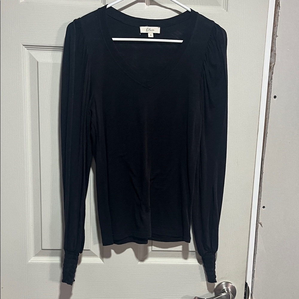 Elan Black Long Sleeve V-Neck Top